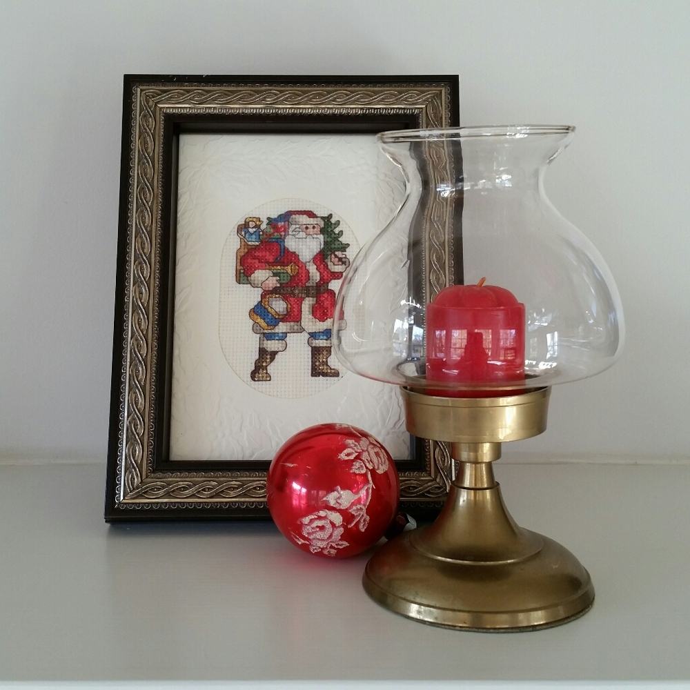 VINTAGE BRASS CANDLEHOLDER WITH GLASS GLOBE